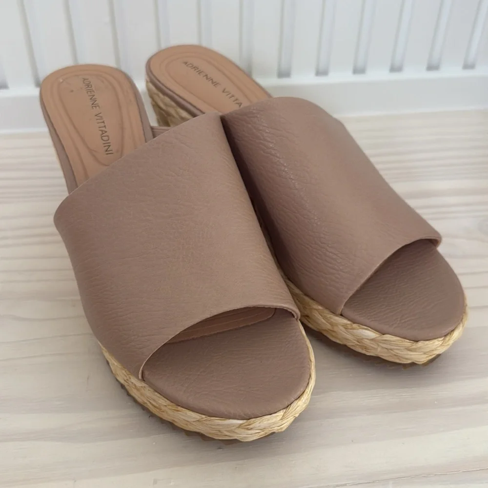 Adrienne vittadini Size 8 Straw Wedge Heel Slip On Sandal